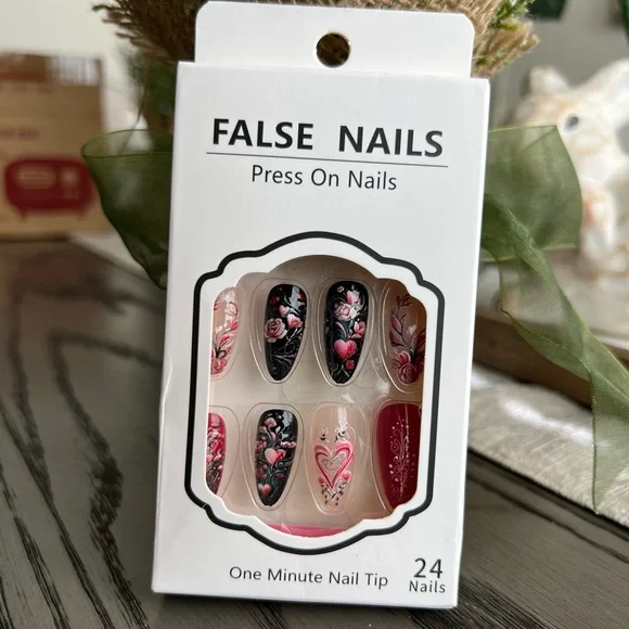 ♥️ 24 Pcs Hearts & Roses Press on Nail Set Almond Medium Length Fake Nails - Picture 9 of 10